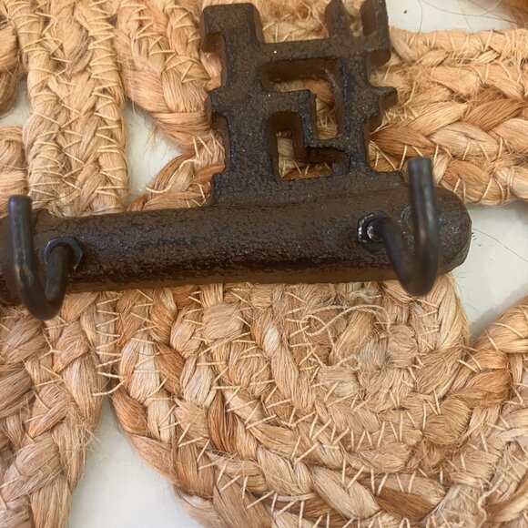 Cast Iron Rust Coloured Key shape Key holder - Picture 6 of 9